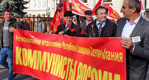 Rally on the anniversary of the 1917 October Revolution. Vladikavkaz, November 7, 2013. Photo by Emma Marzoeva for the "Caucasian Knot"