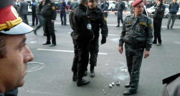 After disorders during "Million Mask March" in Mashtots Avenue. Yerevan, November 5, 2013. Photo by Armine Martirosyan for the "Caucasian Knot"