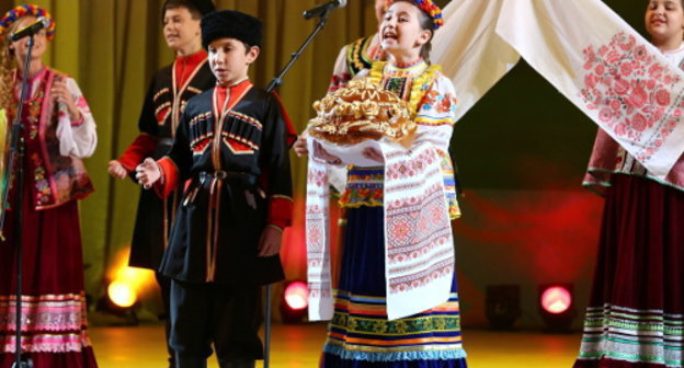 Participants of the 13th International Children's Festival of Arts and Sports "Kinotavrik". Sochi, November 3, 2013. Photo by Diana Samarcheva for the "Caucasian Knot"