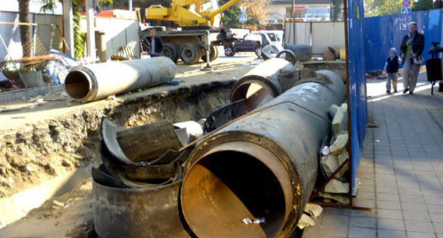 Reconstruction of heat supply system in Severnaya street. Sochi, November 9, 2013. Photo by Svetlana Kravchenko for the ‘Caucasian Knot’. 