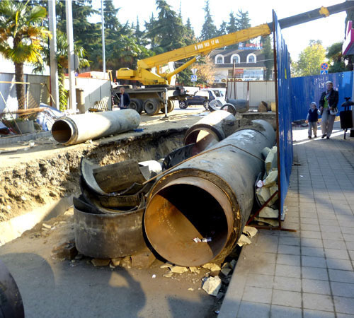 Reconstruction of heat supply system in Severnaya street. Sochi, November 9, 2013. Photo by Svetlana Kravchenko for the ‘Caucasian Knot’. 