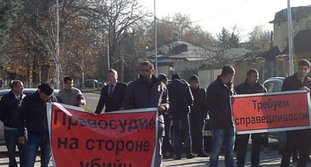 Rally against acquittal of policemen accused of killing detainees. Cherkessk, November 11, 2013. Photo by the ‘Caucasian Knot’ correspondent. 