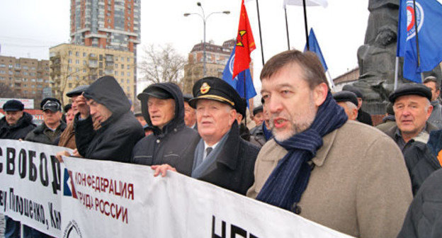 Picketers urge "Aeroflot" to respect "Olympic principles". Moscow, November 14, 2013. Photo by Natalia Krainova for the ‘Caucasian Knot’.