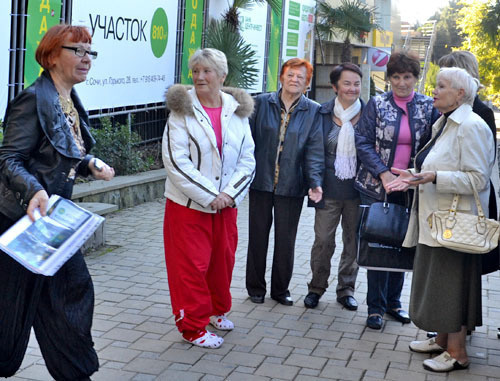 Residents of Gorky Street has demanded to cancel the erection of a 14-storey office building in a site closely adjacent to their homes. Sochi, November 14, 2013. Photo by Svetlana Kravchenko for the ‘Caucasian Knot’. 