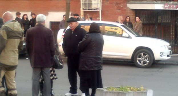 Relatives of Ruslan Makoev, accused of killing the deputy prosecutor of Vladikavkaz Oleg Oziev, waiting for the verdict of the Supreme Court (SC) of North Ossetia. Vladikavkaz, November 18, 2013. Photo by Emma Marzoeva for the "Caucasian Knot"