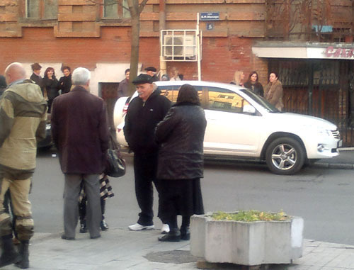 Relatives of Ruslan Makoev, accused of killing the deputy prosecutor of Vladikavkaz Oleg Oziev, waiting for the verdict of the Supreme Court (SC) of North Ossetia. Vladikavkaz, November 18, 2013. Photo by Emma Marzoeva for the "Caucasian Knot"