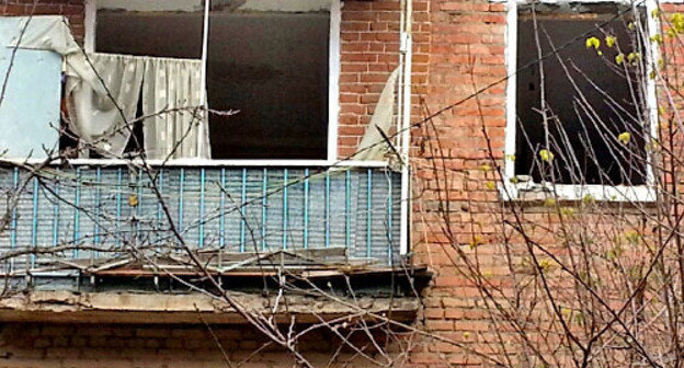 Smashing of a two-story house at No. 21 Rabochaya Street began prior to eviction of tenants. In the photo: window openings without frameworks - they were removed by the workers. Ingushetia, Karabulak, November 18, 2013. Photo courtesy of the tenants of the house