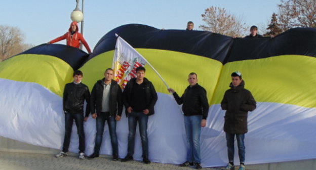 The movement "Russians of Astrakhan" marked the day to pay tribute to the memory of Yuri Budanov, Astrakhan, November 24, 2013. Photo by Elena Grebenyuk for the ‘Caucasian Knot’. 