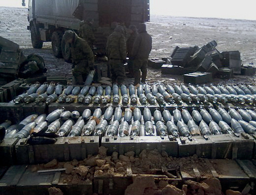 Regular soldiers at Ashuluk military training ground. Astrakhan Region, winter 2011-2012. Photo from ‘VKontakte’ social network, http://vk.com/club34971176 