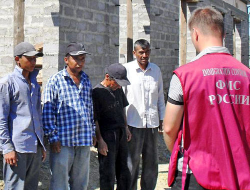 Migrant workers. Photo by Federal Migration Service division. 