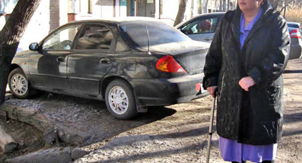 Tatiana Orlova who is in difficult life situation is being evicted from the premises of the municipal temporary housing fund. Volgograd, November 27, 2013. Photo by Vyacheslav Yaschenko for the ‘Caucasian Knot’. 