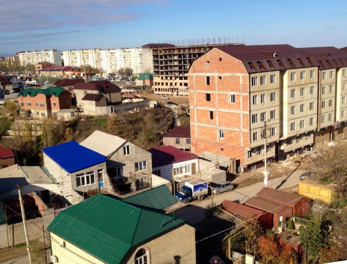 Makhachkala, Sepatatorny community, Aivazovsky Street. Photo: http://zhitkiy-gorod.livejournal.com/54002.html