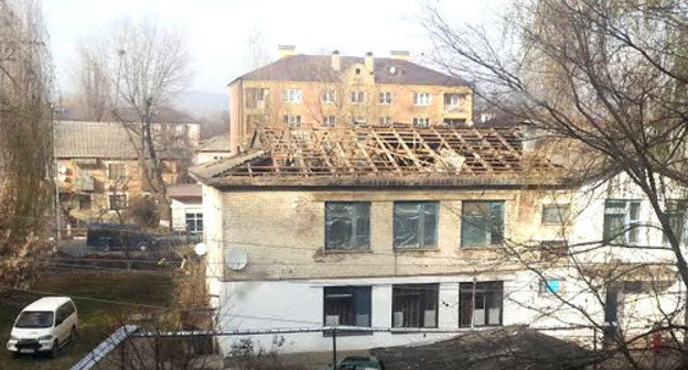 Dismantling of the former kindergarten "Ryabinka". Ingushetia, Karabulak, November 26, 2013. Photo by Ruslan Mutsolgov for the ‘Caucasian Knot’. 