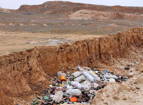 Baer Hill from where the clay was extracted during the construction of the road to the 'Zhitnoe' Holiday Centre in the Astrakhan Region, November 2013. Photo by Vyacheslav Yaschenko for the ‘Caucasian Knot’. 