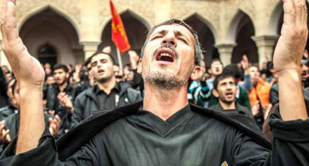 Shi’ite Muslims commemorated the Day of Ashura - the mourning for the martyrdom of Husayn ibn Ali in the battle of Karbala in 680. Nardaran, November 13, 2013. Photo by Aziz Karimov for the ‘Caucasian Knot’. 