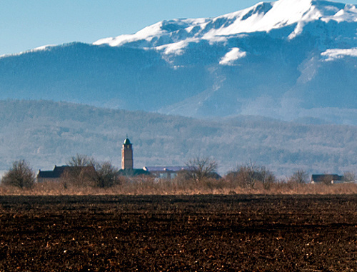 The village of Shalazhi, Urus-Martan District, in the foothill area of Chechnya. Photo by Denis Mukimov, http://danlux.livejournal.com/19244.html?thread=379436