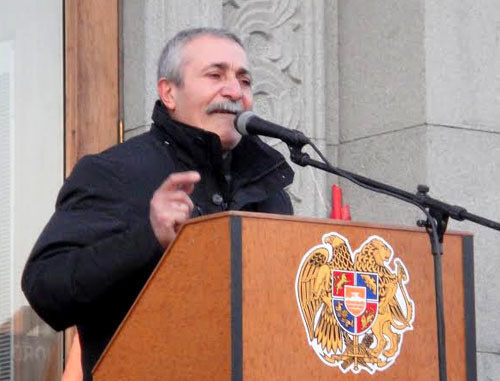 Vardan Malkhasyan deliveres his speech at the rally of veterans of the conflict in Nagorno-Karabakh. Yerevan, December 5, 2013. Photo by Inessa Sargsyan for the "Caucasian Knot"