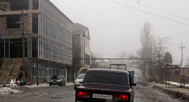 Dagestan, Khasavyurt, at the crossing of Groznenskaya and Aliev streets. Photo by Kamil Khunkerov, http://odnoselchane.ru/