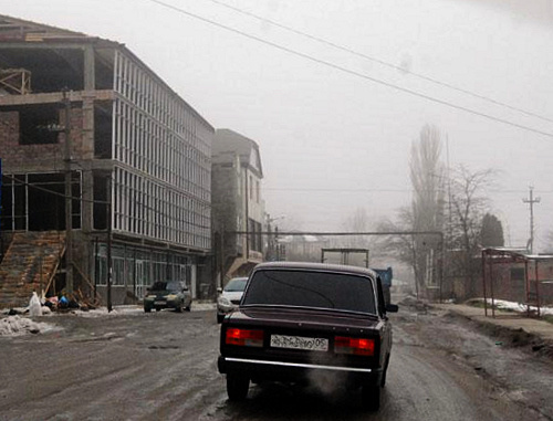 Dagestan, Khasavyurt, at the crossing of Groznenskaya and Aliev streets. Photo by Kamil Khunkerov, http://odnoselchane.ru/