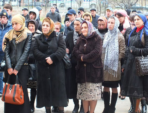 Rally in support of the lawyer Murad Musaev. Makhachkala, November 29, 2013. Photo by Patimat Makhmudova for the ‘Caucasian Knot’. 