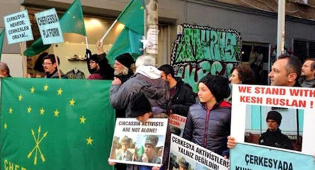 Rally in support of Circassian and Abazin activists detained in Russia. Stambul, December 15, 2013. Photo http://www.cherkessia.net/