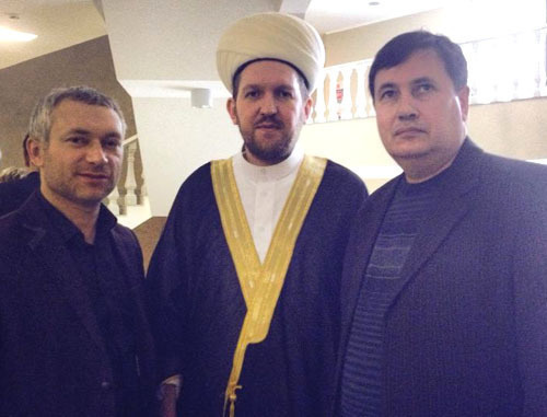 Advocate Ravil Tugushev, Imam of St. Petersburg Munir Beyusov and Ruslan Kambiev (to the left) at the session in the Krasnodar Regional Court. Krasnodar, December 17, 2013. Photo from Ruslan Kambiev personal page at facebook.com