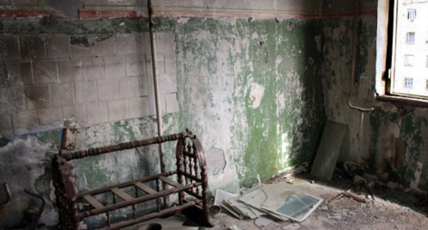 One of the damaged flats on the 7th floor of the house destroyed during the warfare in August 2008. South Ossetia, Tskhinvali, December 2, 2013. Photo by Mariya Kotaeva for the "Caucasian Knot"