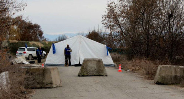 Crossing point between Georgia and South Ossetia. Photo: Zarina Sanakoeva (RFE/RL)