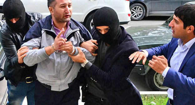 Parviz Gashimli being taken to the Sabail Court. Baku, November 8, 2013. Photo by Dzhavib Gurbanov, http://www.regnum.ru/