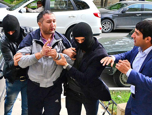 Parviz Gashimli being taken to the Sabail Court. Baku, November 8, 2013. Photo by Dzhavib Gurbanov, http://www.regnum.ru/