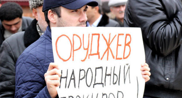 Rally in support of prosecutor Magomed Orudjev. Makhachkala, December 27, 2013. Photo by Makhach Akhmedov for the ‘Caucasian Knot’. 