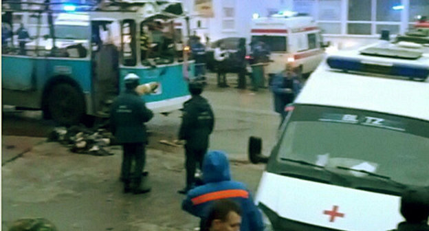 Volgograd, December 30, 2013. Blown-up trolley-bus at the tram stop "Kachinsky market". Still photo of a video footage by Alexei Ulianov at Instagram, http://instagram.com/p/iiIokbBbsP