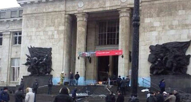 At the spot of the terror act at the railway station in Volgograd. December 29, 2013. Photo: Russian Volunteers Union, https://twitter.com/souzdobro