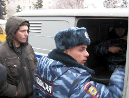 The police detains members of the "People's Assembly" in Volgograd, organized in the context of recent terror acts. December 30, 2013. Photo by Vyacheslav Yaschenko for the "Caucasian Knot"