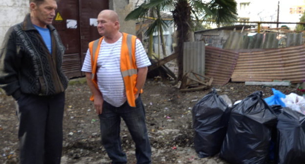 Liquidation of a spontaneous dump in Parallelnaya Street in Sochi. December 29, 2013. Photo by Svetlana Kravchenko for the "Caucasian Knot"