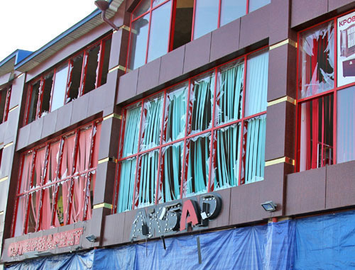 ‘Akbar’ store suffered from the explosion of improvised explosive device. Khasavyurt, January 6, 2014. Photo by Makhach Akhmedov for the ‘Caucasian Knot’.