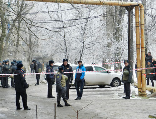 Place of the explosion in trolley-bus surrounded by police. Volgograd, December 30, 2014. Photo by Tatiana Filimonova for the ‘Caucasian Knot’. 