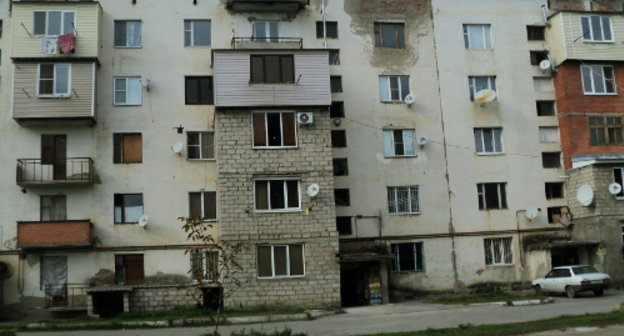 Dilapidated house located in the village of Adiyukh. Nalchik, 2013. Photo by Lyudmila Maratova for the "Caucasian Knot"