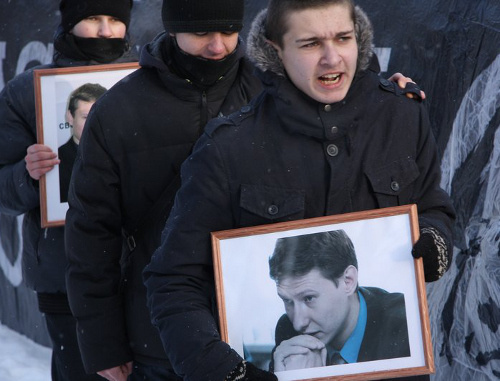 Participants of the march in memory of lawyer Stanislav Markelov and journalist Anastasia Baburova. Moscow, January 19, 2013. Photo: http://anatrrra.livejournal.com