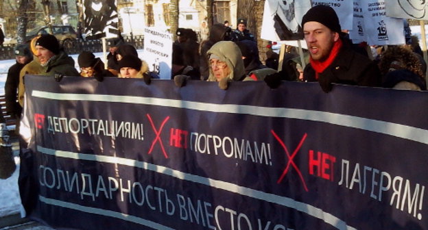 Participants of the procession in memory of Stanislav Markelov and Anastasia Baburov. Moscow, January 19, 2014. Photo by Natalia Krainova for the ‘Caucasian Knot’.  