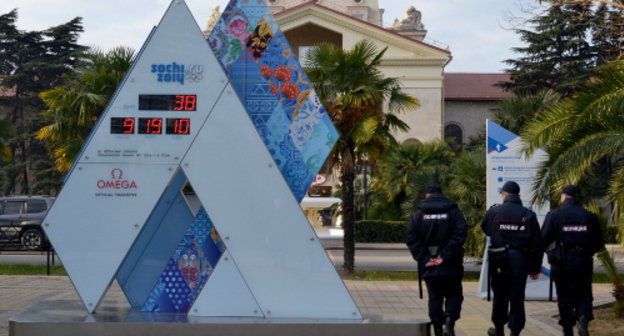 Police patrol in the centre of Sochi. December 31, 2014. Photo by Svetlana Kravchenko for the ‘Caucasian Knot’. 