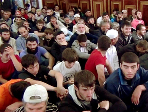 Parishioners of Imam Shafia Mosque in Buynaksk, photo taken from YouTube video posted by 1432Guraba user.