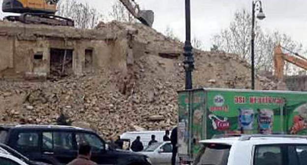 Five-storey building collapsed onto Geidar Aliev Avenue in Baku, January 25, 2014. Photo by Aziz Karimov for the ‘Caucasian Knot’. 