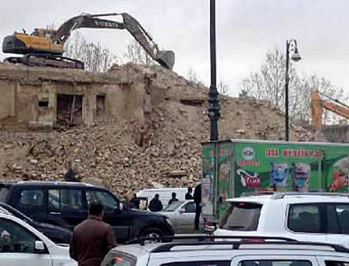 Five-storey building collapsed onto Geidar Aliev Avenue in Baku, January 25, 2014. Photo by Aziz Karimov for the ‘Caucasian Knot’. 