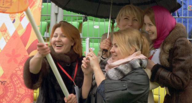 Spectators at the welcoming ceremony of the Olympic Flame at the "Anji Arena" Stadium. Dagestan, Kaspiysk, January 27, 2014. Photo by Timur Isaev for the "Caucasian Knot"