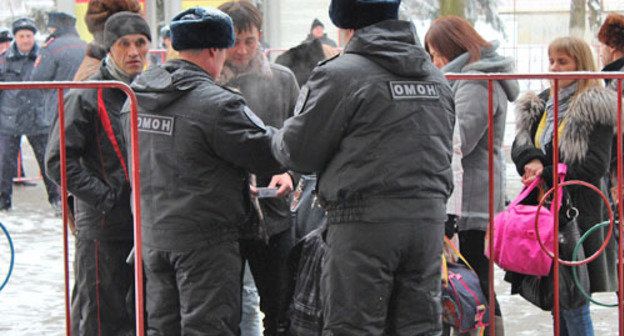 Reinforced security measures at the "Spartak" Stadium. Vladikavkaz, January 30, 2014. Photo by Emma Marzoeva for the "Caucasian Knot"