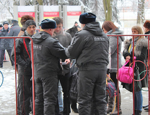 Reinforced security measures at the "Spartak" Stadium. Vladikavkaz, January 30, 2014. Photo by Emma Marzoeva for the "Caucasian Knot"