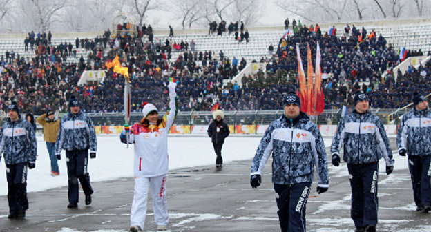 Olympic Torch Relay at the "Spartak" Stadium in Vladikavkaz. January 30, 2014. Photo by Emma Marzoeva for the "Caucasian Knot"