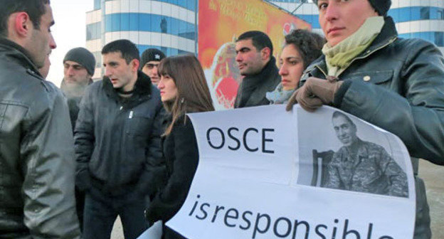 Activists of the youth wing of the ARF "Dashnaktsutyun" Party held a rally demanding to objectively investigate the incidents on the contact line of the Karabakh conflict. Stepanakert, February 7, 2014. Photo by Alvard Grigoryan for the ‘Caucasian Knot’. 