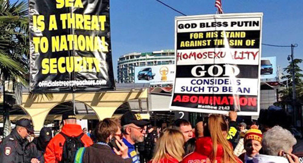 Opponents of homosexuality came out in Sochi to the central railway station with posters in English. Sochi, February 10, 2014. Photo: http://ipolk.ru/